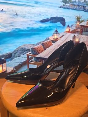TOP Moda Black Patent Pointed Toe Mid Kitten Heels